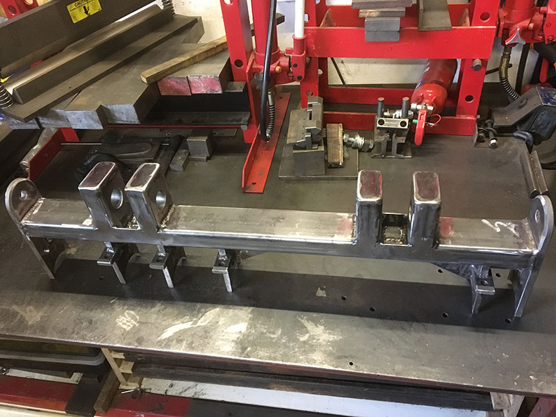 Rear axle lower linkage bracket