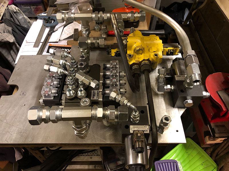 Hydraulic spool valve trial layout
