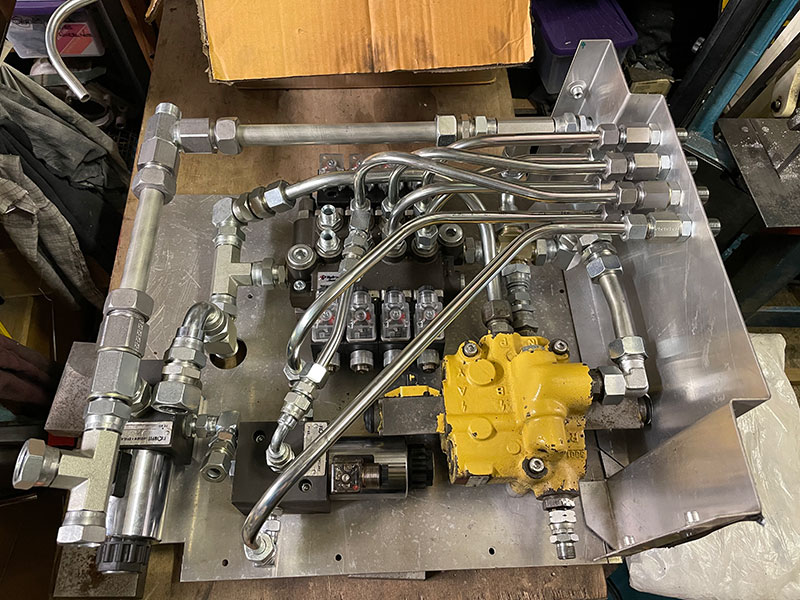 Hydraulic spool valve layout